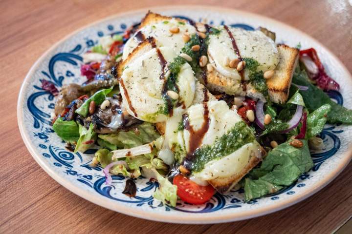 Salade de chèvre chaud image